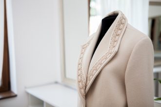 Jaką sukienkę wybrać do pracy? Elegancka i modna